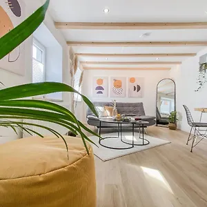  Apartment Stylisches Mit Terrasse In Der Altstadt Von