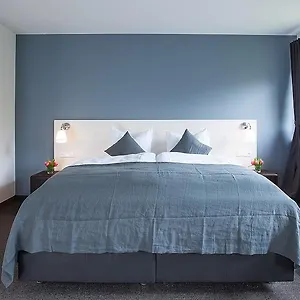 Bed & Breakfast Alpengluehen Smart, Olching